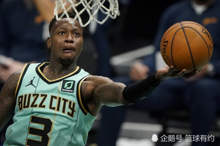  利拉德超远三分压哨，开拓者逆转勇士  