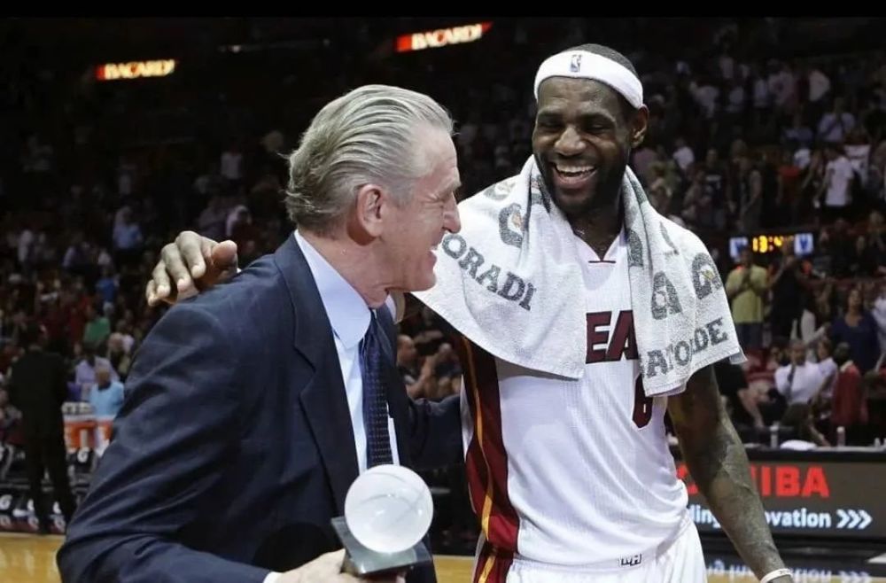 江南体育- 热火总裁莱利公开批评裁判判罚，联盟开出十万美元罚单  