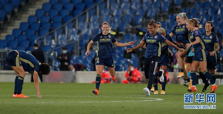 江南体育官网- 沃尔夫斯堡女足夺得德甲冠军，男足送上诚挚祝贺