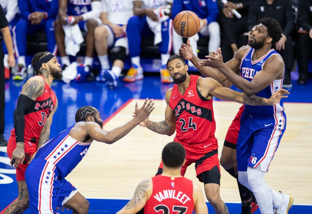 江南体育官方网站- 恩比德蝉联得分王，76人季后赛目标直指总冠军  