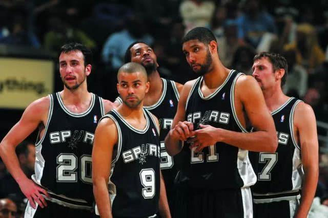 江南体育- 马刺邓肯球衣退役仪式举行，石佛泪洒现场  